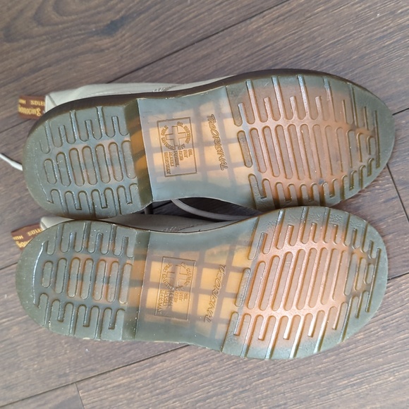 Dr. Marten Women's Pascal Virginia Leather Boots - Picture 11 of 16